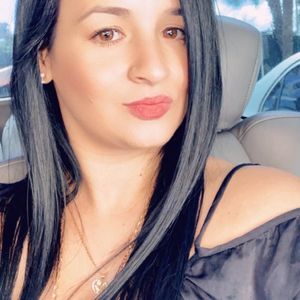 Meet your Posher, Yania